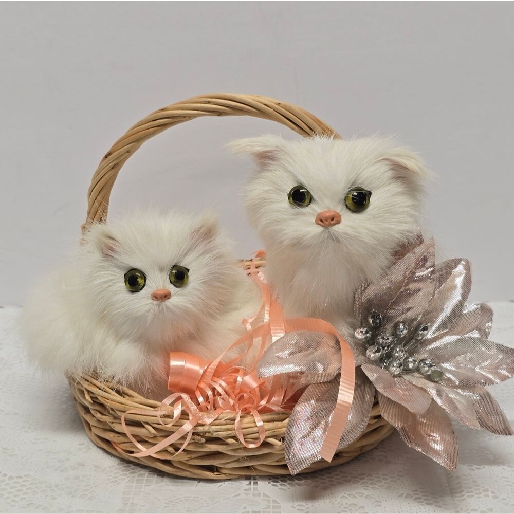 VINTAGE REAL FUR WHITE PERSIAN KITTY CAT KITTEN FIGURINES IN BASKET REALISTIC